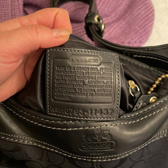 COACH -Bleeker signature C bucket tote- 11437- EUC - Picture 3 of 11